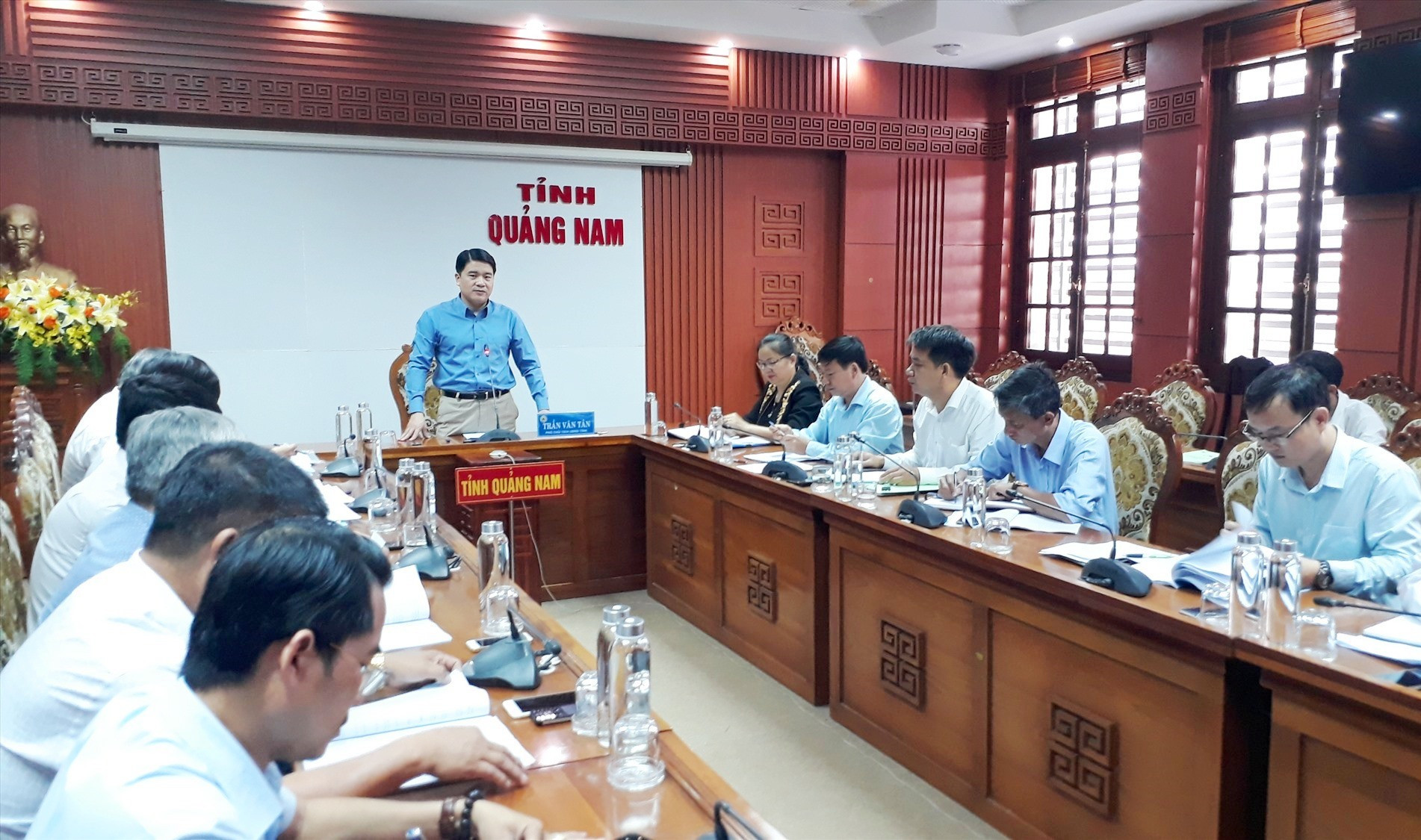 Phó Chủ tịch UBND tỉnh Trần Văn Tân phát biểu kết luận cuộc họp. Ảnh: X.P