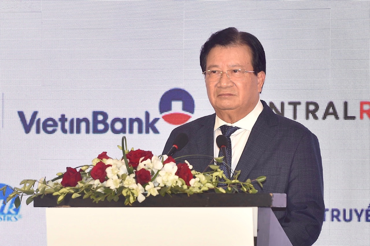 Phó Thủ tướng Trịnh Đình Dũng phát biểu tại Diễn đàn Logistics Việt Nam 2020. Ảnh: VGP/Đoàn Bắc