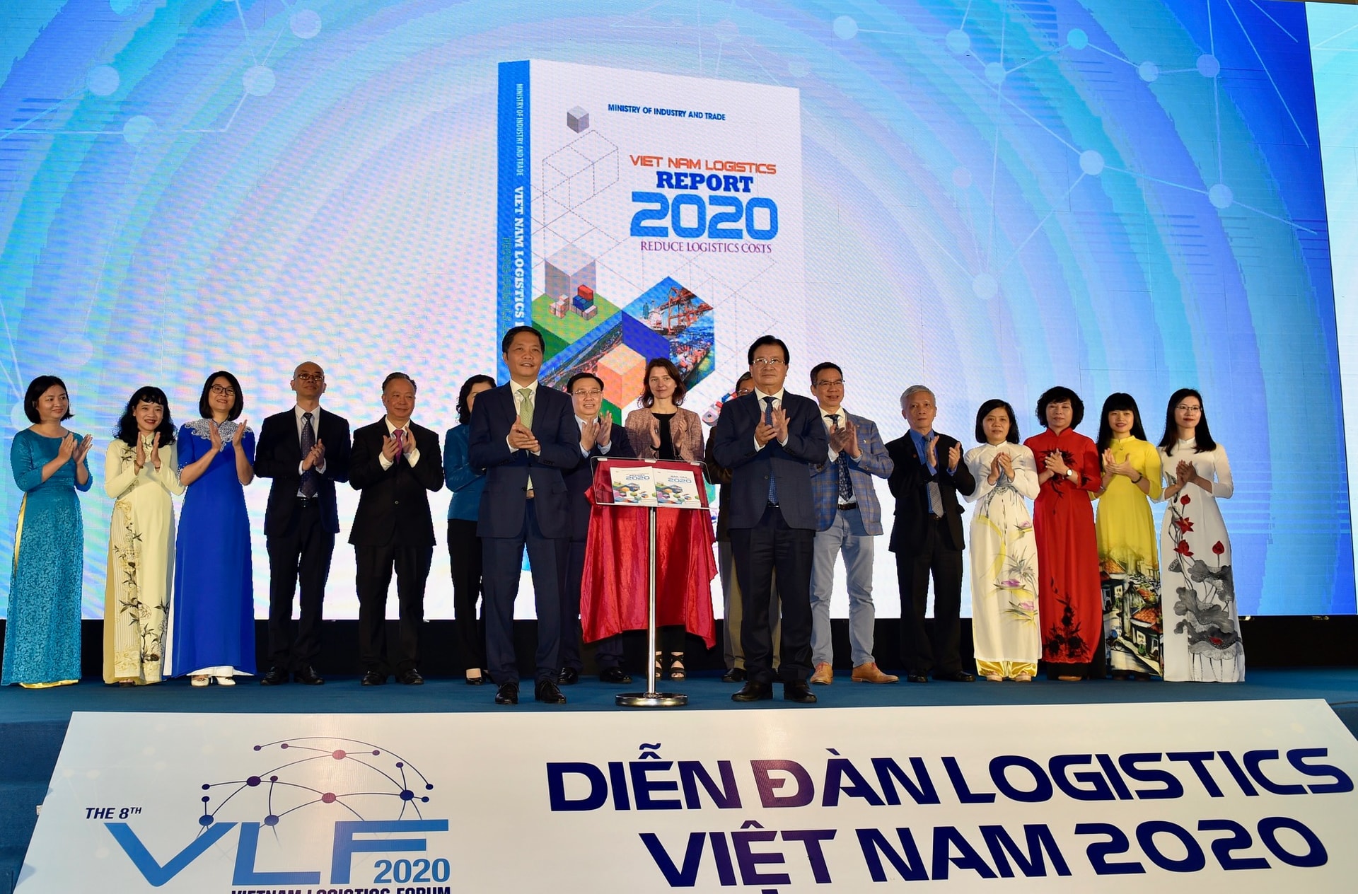 Công bố Báo cáo Logistics Việt Nam 2020. Ảnh: VGP/Đoàn Bắc