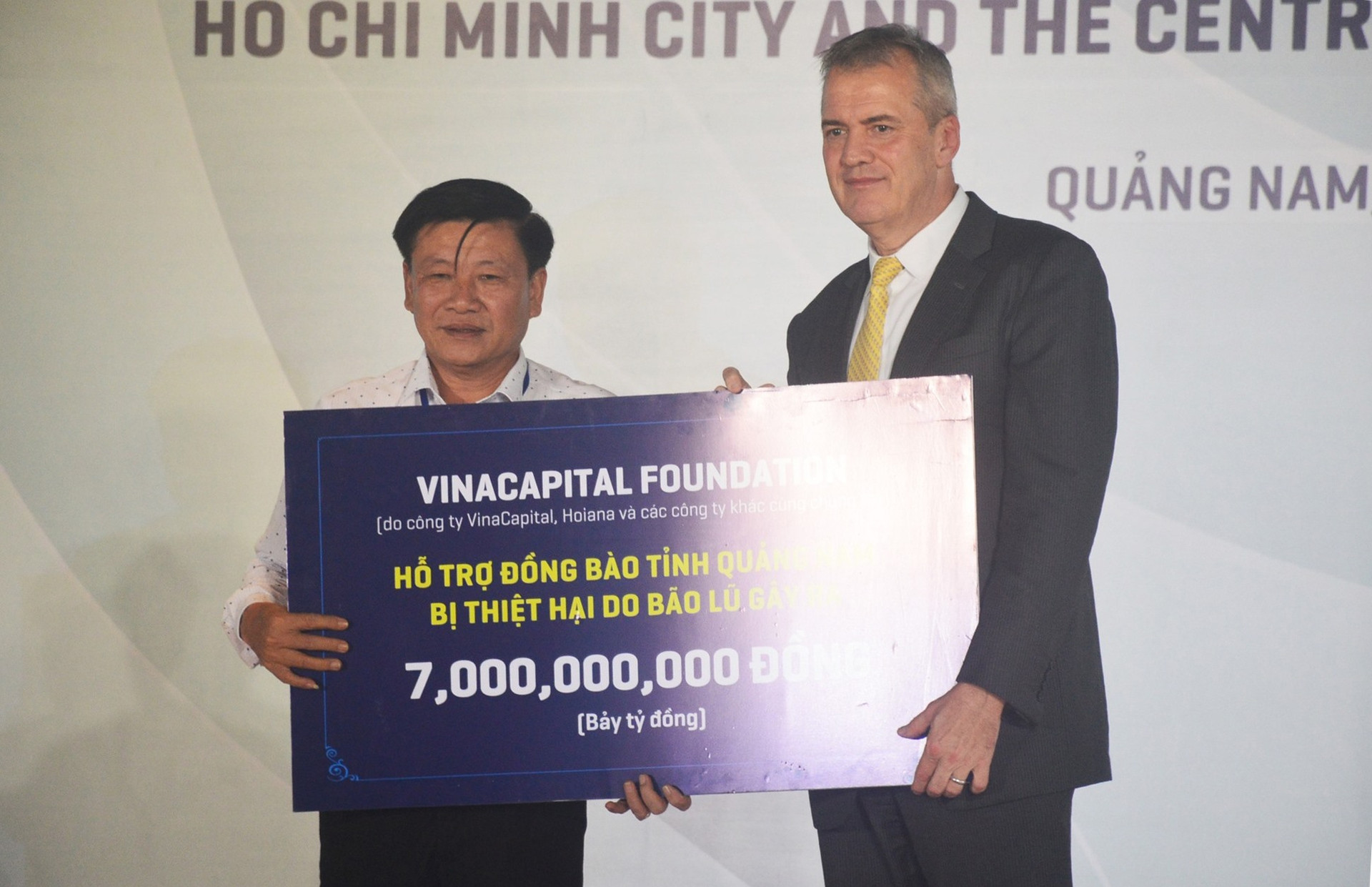 Tiếp nhận nguồn hỗ trợ 7 tỷ đồng từ VinaCapital Foundation. Ảnh: T.L