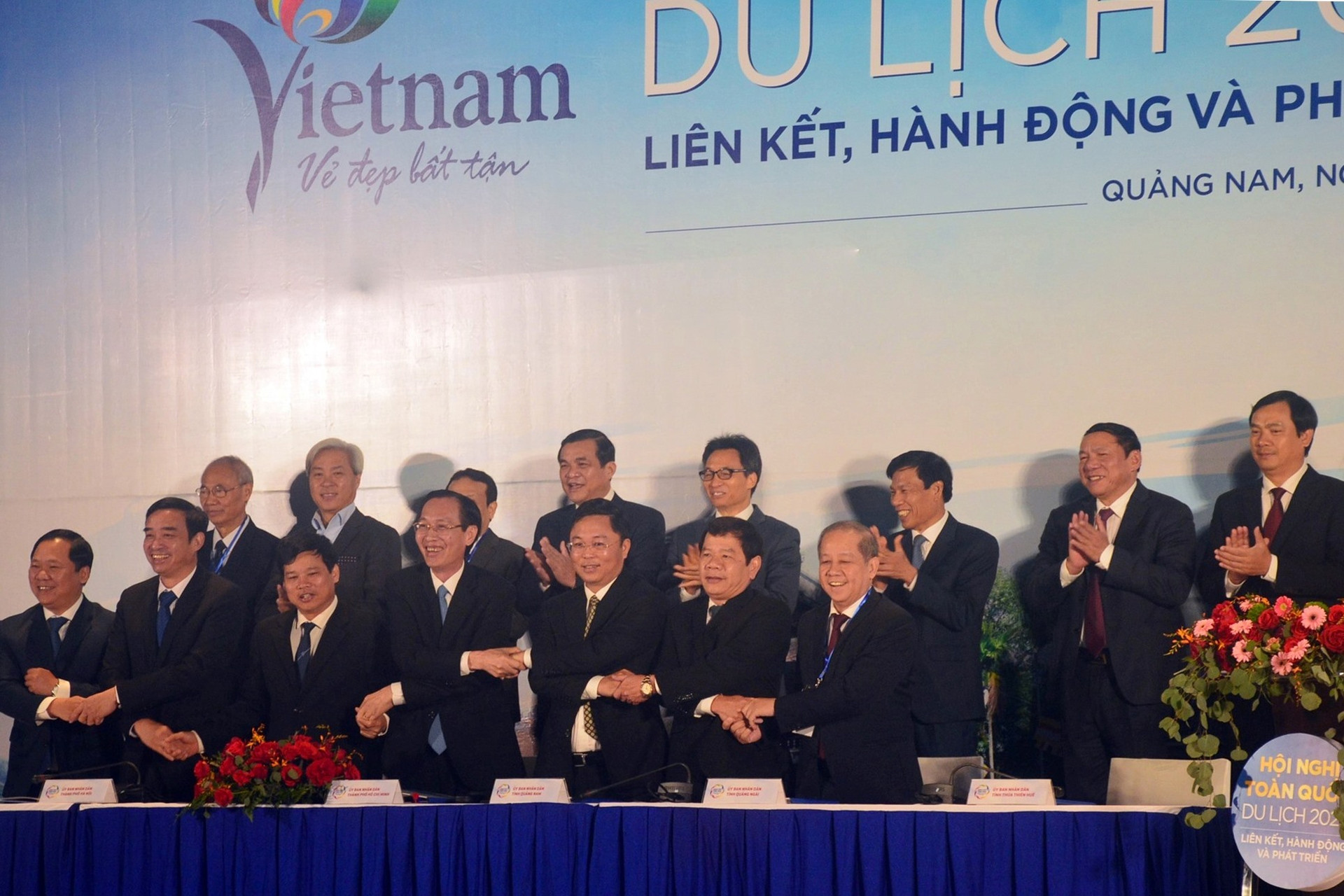 Lễ ký kết liên kết du lịch 5 địa phương Vùng kinh tế trọng điểm miền Trung với 2 TP.Hà Nội và TP.Hồ Chí Minh