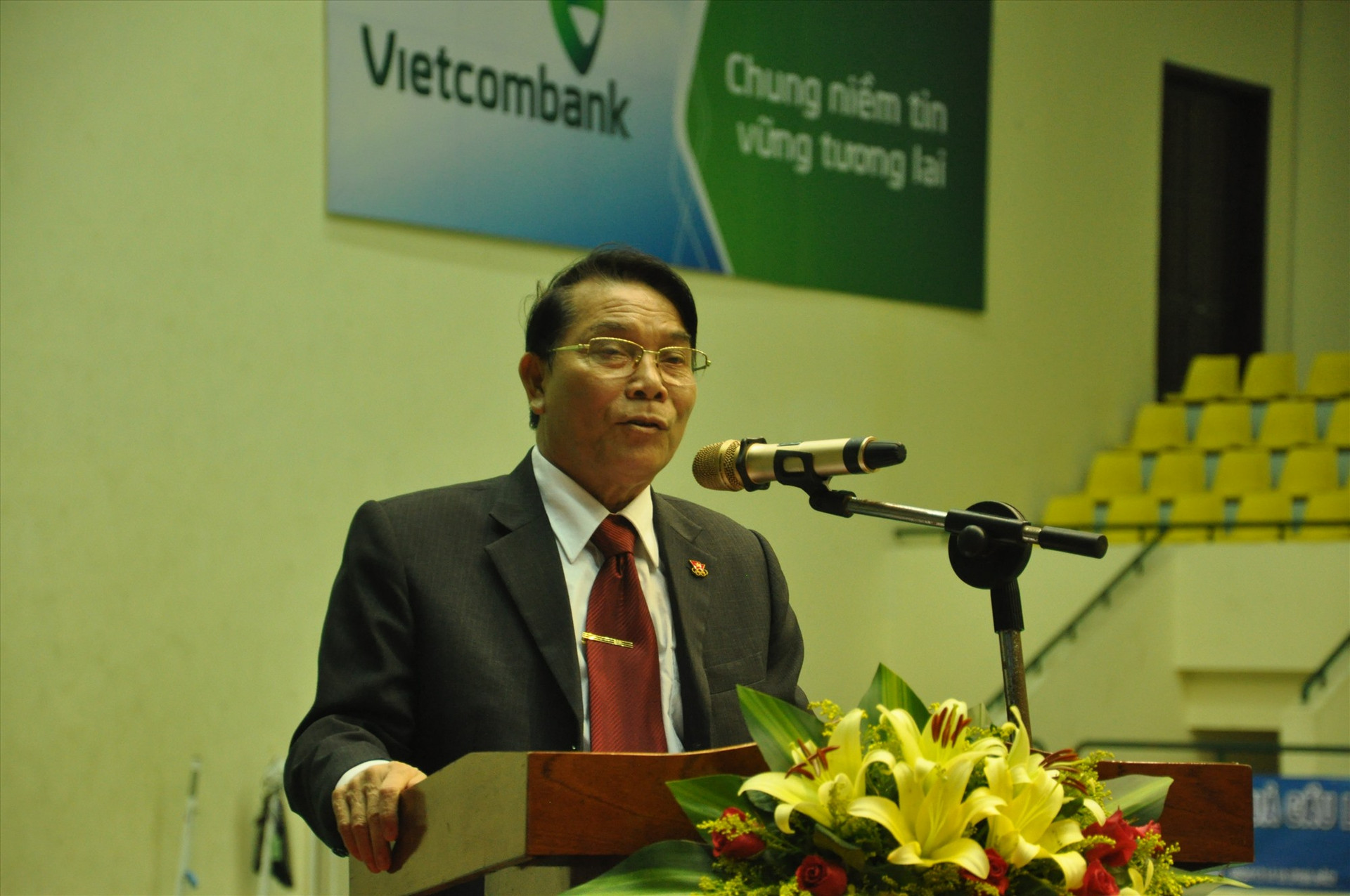 Phó Chủ tịch Liên đoàn Cầu lông Việt Nam Lê Tấn Đạt phát biểu khai mạc giải. Ảnh: T.V