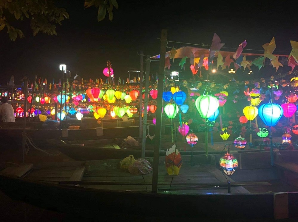 Romantic space on the Hoai river.