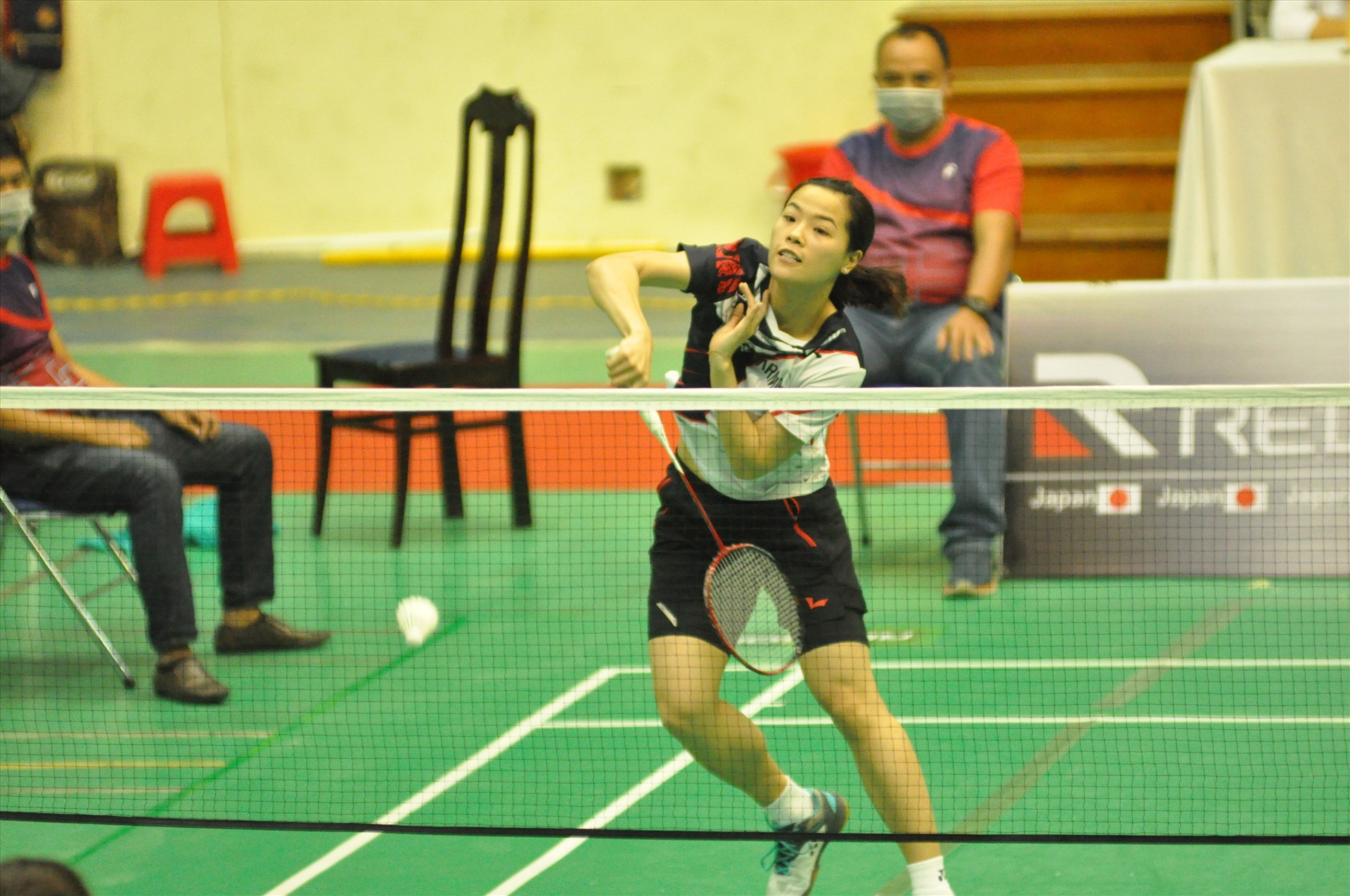 Tay vợt Nguyễn Thùy Linh thi đấu xuất sắc trong trận chung kết và giành huy chương vàng. Ảnh: T.V