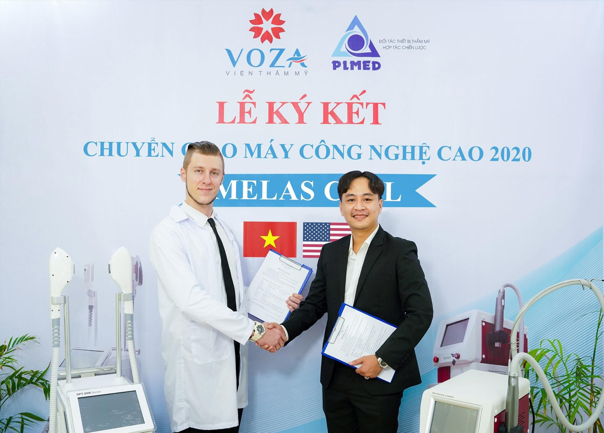 Ông Michael Tirant và ông Nguyễn Văn Nhựt hoàn tất quá trình chuyển giao công nghệ điều trị Nám Melas Cell