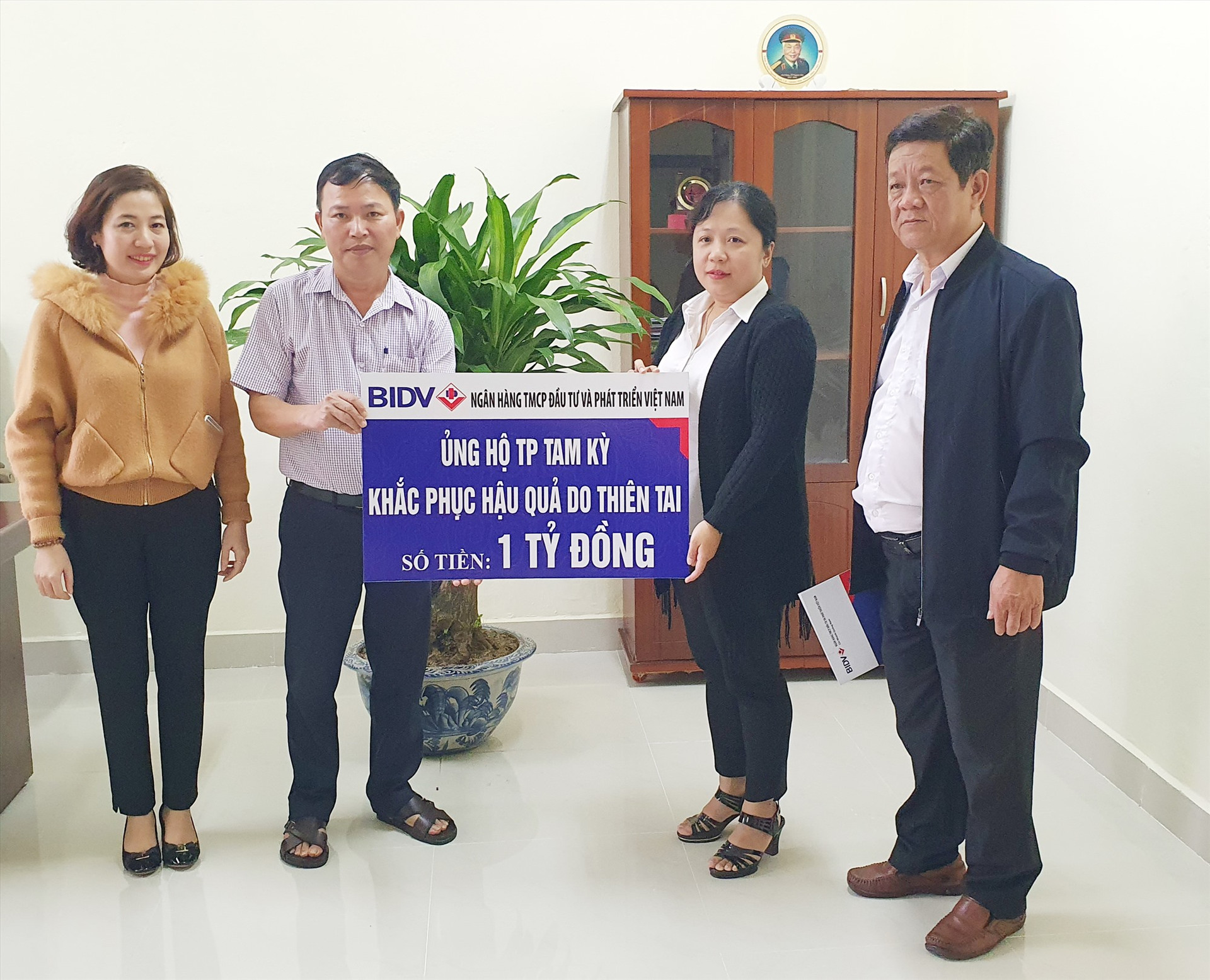 BIDV Việt Nam hỗ trợ 1 tỷ đồng cho thành phố Tam Kỳ.