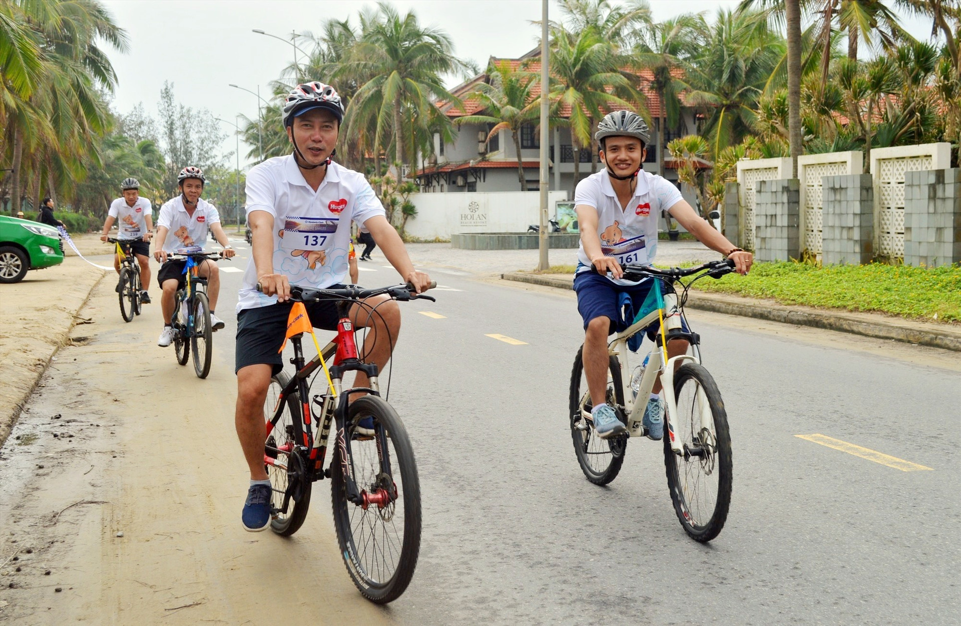 Đua xe đạp gây quỹ vì cộng đồng