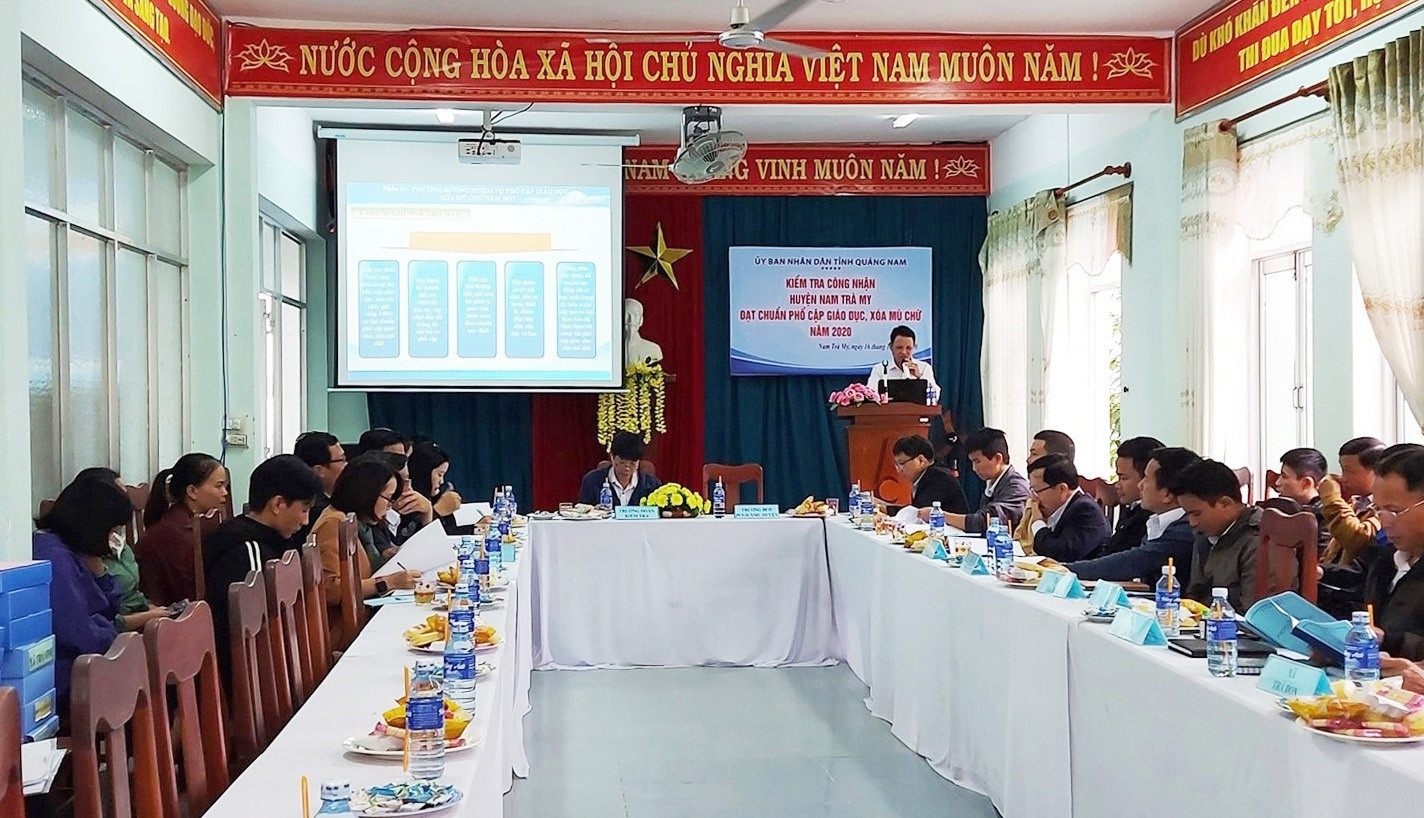 Quang cảnh buổi kiểm tra. Ảnh: VĂN THỌ