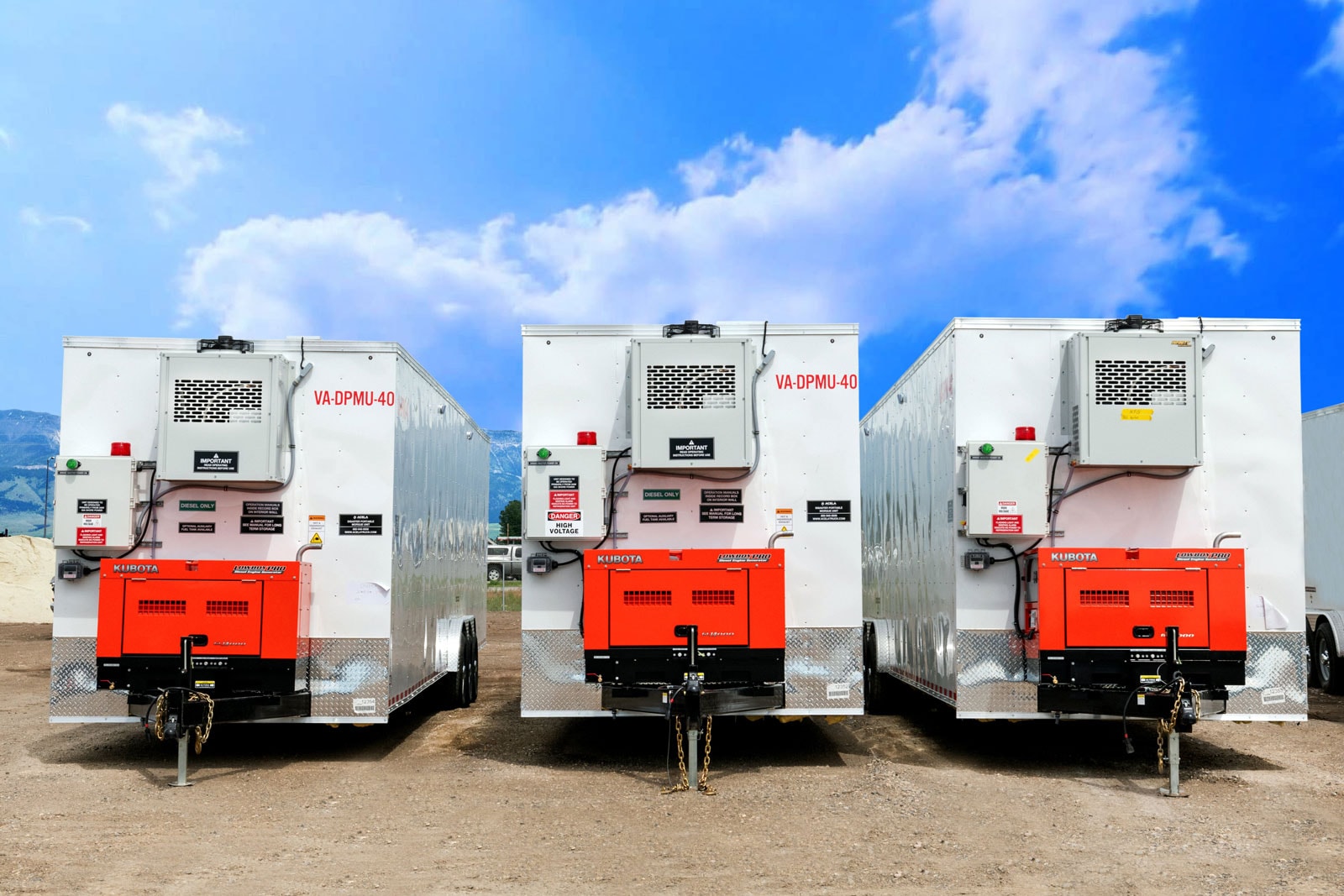 Công ty Acela Truck đã bán hàng trăm toa kéo nhà xác lạnh phục vụ chứa thi thể nạn nhân Covid tại Mỹ. Ảnh: CNN