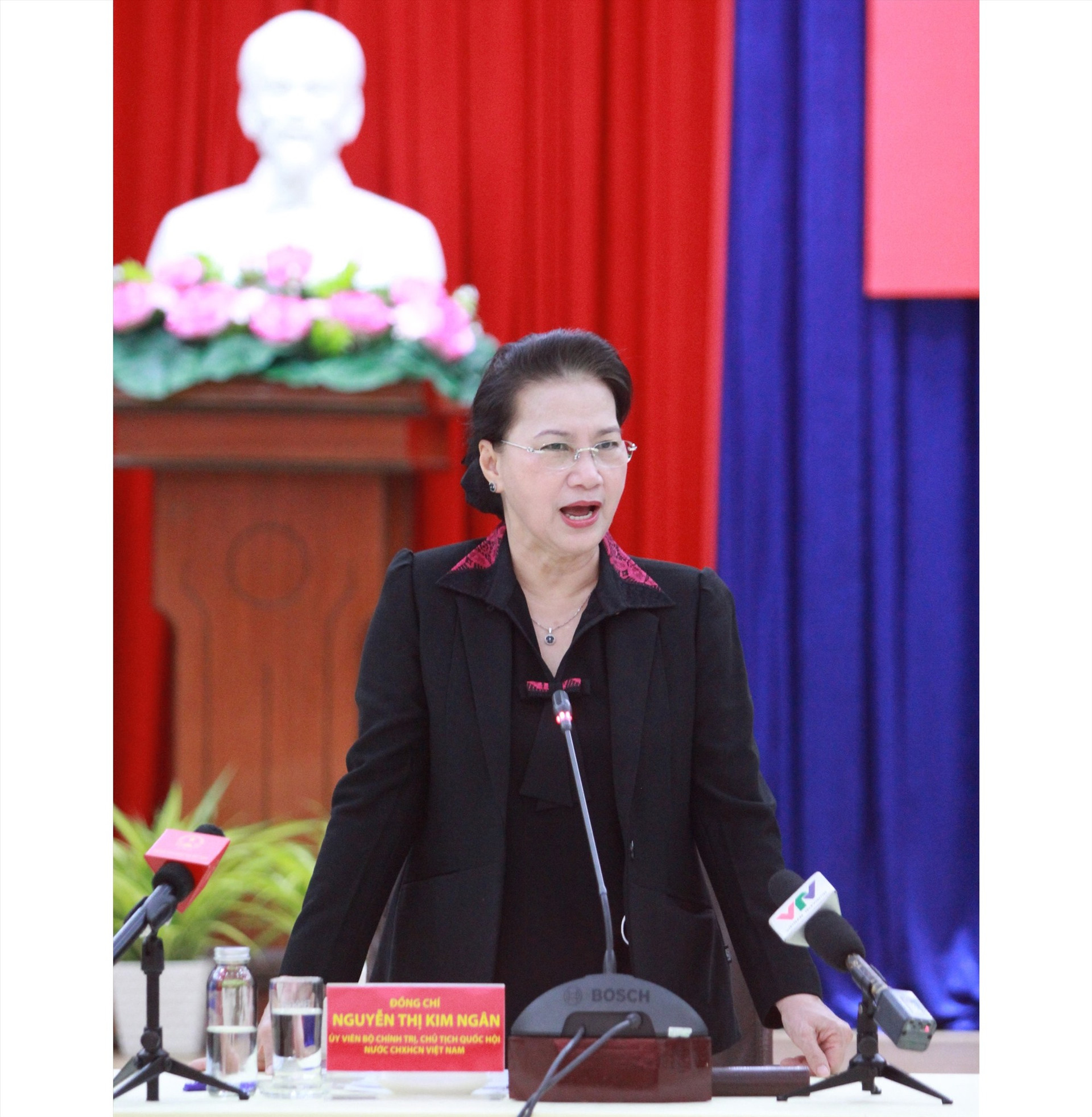 Chủ tịch Quốc hội Nguyễn Thị Kim Ngân phát biểu tại buổi làm việc
