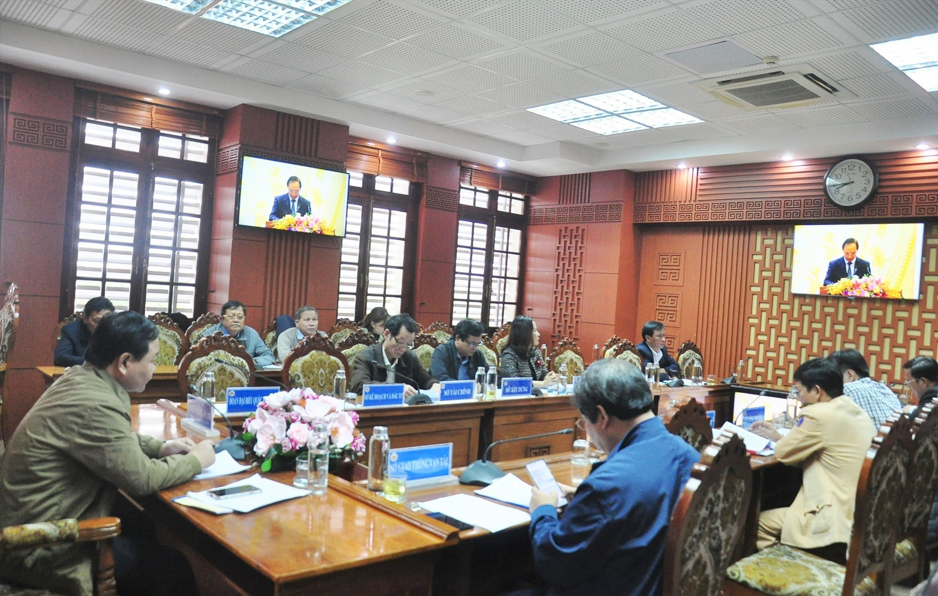 Phó Chủ tịch UBND tỉnh Nguyễn Hồng Quang chủ trì hội nghị tại điểm cầu Quảng Nam. Ảnh: VINH ANH