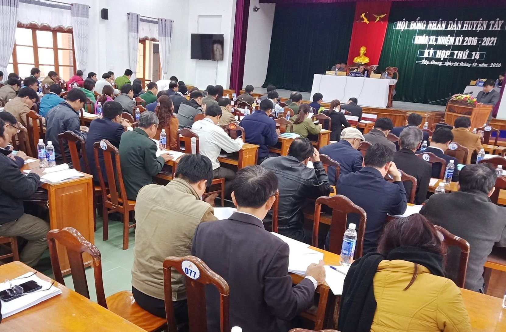 ĐND huyện Tây Giang tổ chức kỳ họp lần thứ 14, khóa XI, nhiệm kỳ 2016-2021.