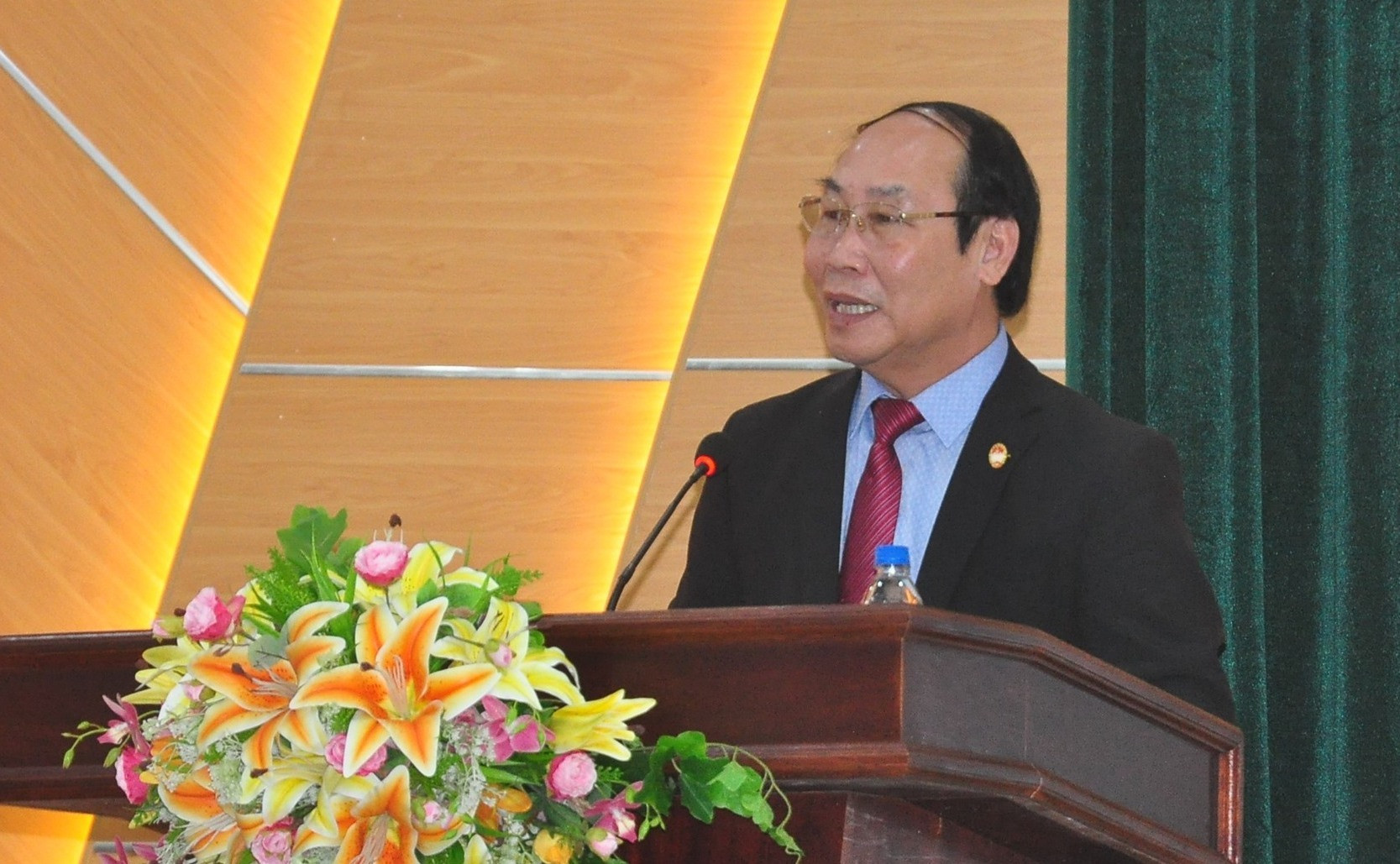 Chủ tịch Ủy ban MTTQ Việt Nam tỉnh Võ Xuân Ca phát biểu tại hội nghị. Ảnh: VINH ANH