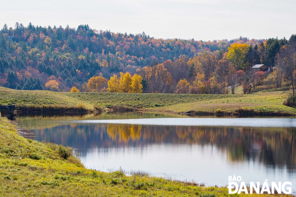 Sắc thu vàng phản chiếu qua nhiều hồ nhỏ ở Vermont.