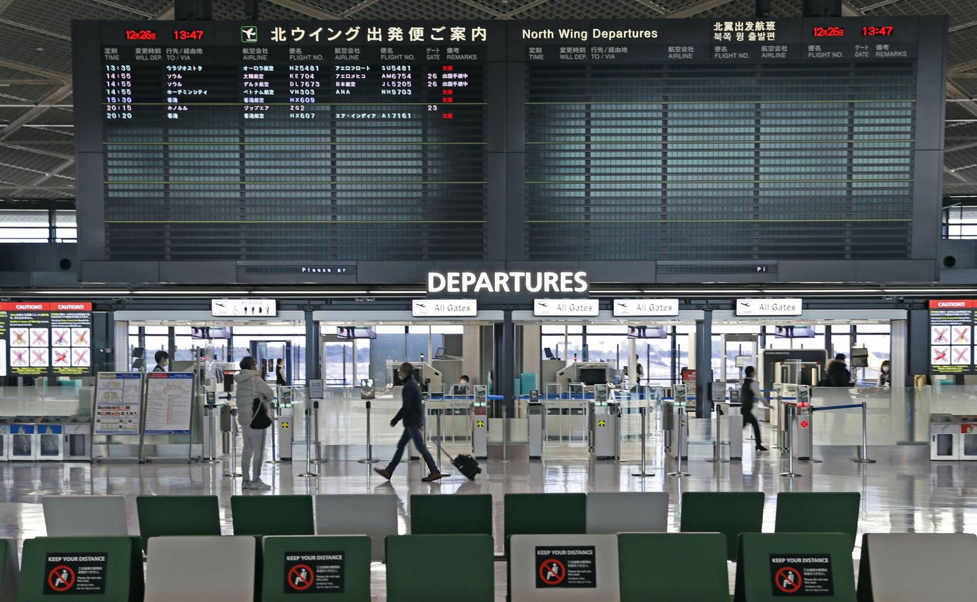Không khí trầm lắng tại một sân bay ở Nhật Bản. Ảnh:KYODO