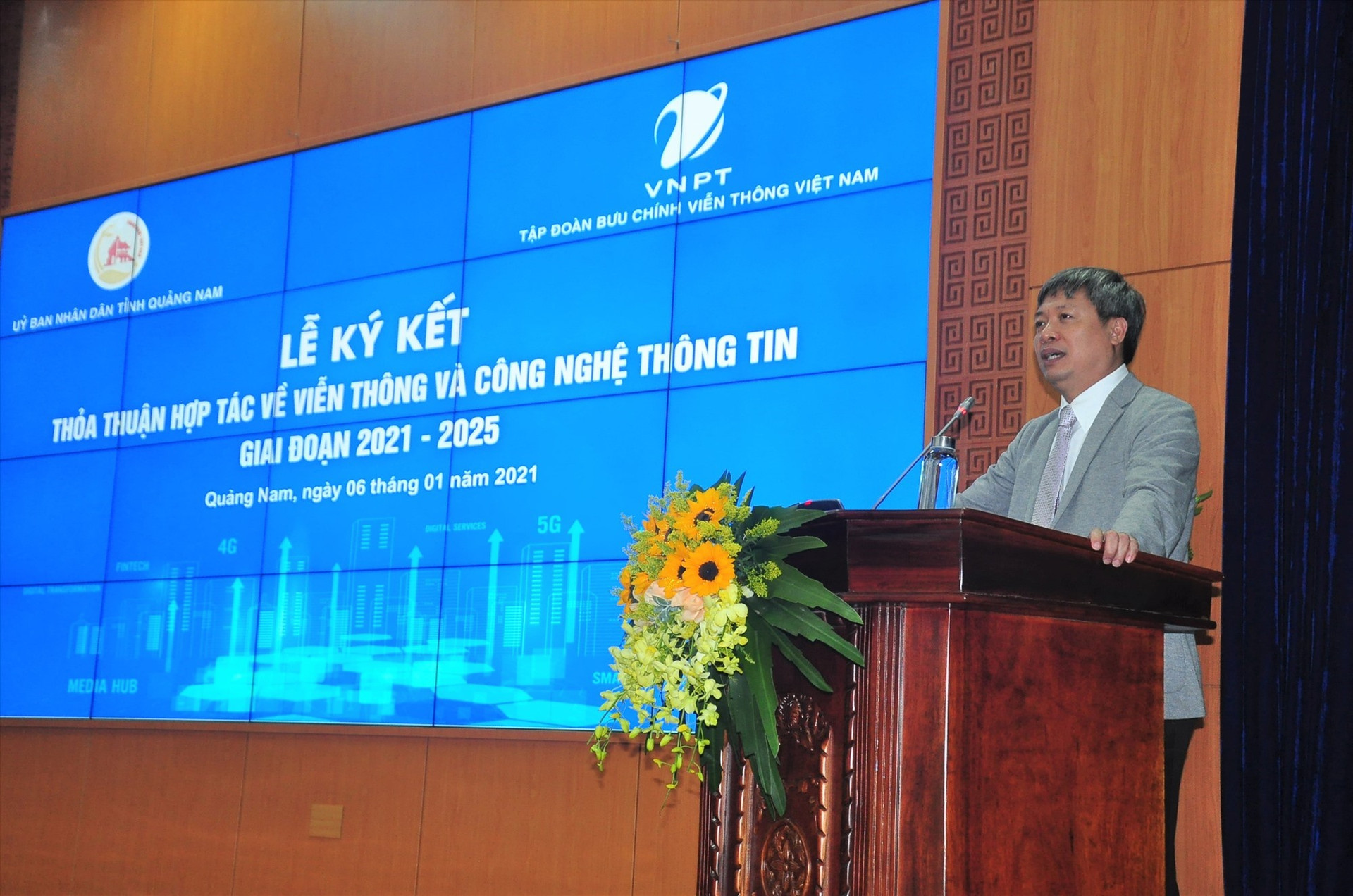 Phó Chủ tịch UBND tỉnh Hồ Quang Bửu phát biểu tại lễ ký. Ảnh: VINH ANH