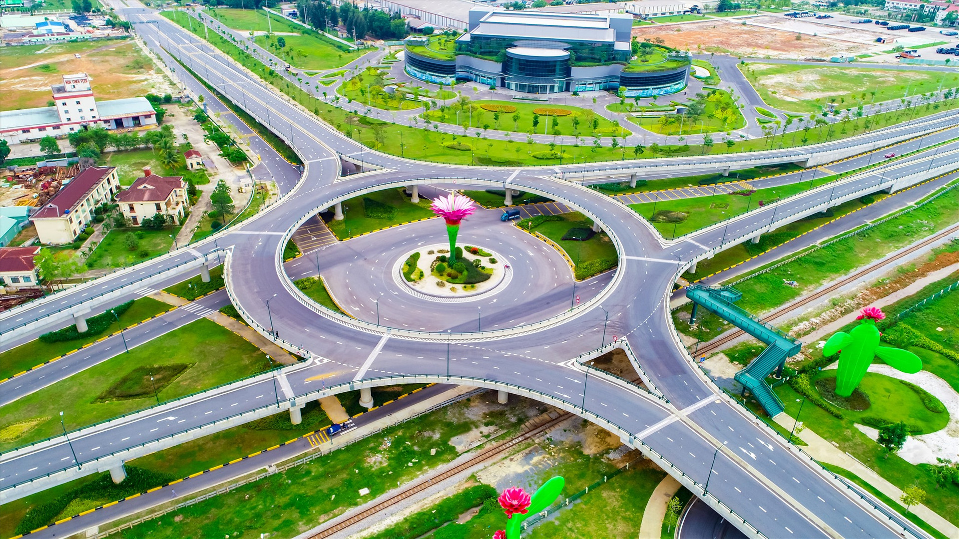 Khu kinh tế mở Chu Lai tiếp tục là cực tăng trưởng động lực của tỉnh Quảng Nam và khu vực, kéo theo nhu cầu phát triển hạ tầng đô thị