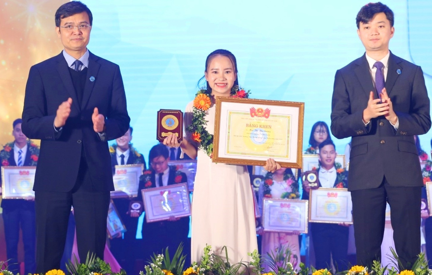 Mai Thị Thu Sương nhận giải thưởng “Sao tháng Giêng” năm 2020. Ảnh: Nhân vật cung cấp