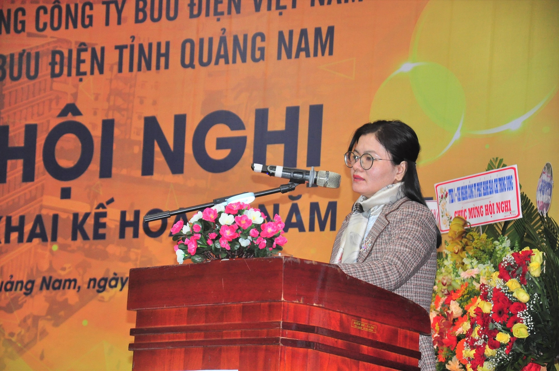 Bà Phạm Thị Ngọc Quyên - Phó Giám đốc Sở TT-TT phát biểu tại hội nghị. Ảnh: VINH ANH