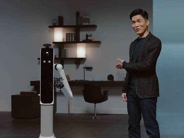 Samsung đang phát hành ba robot mới giúp dọn dẹp nhà cửa, làm trợ lý cá nhân, hút bụi và cũng hoạt động như một camera an ninh. Ảnh: Samsung