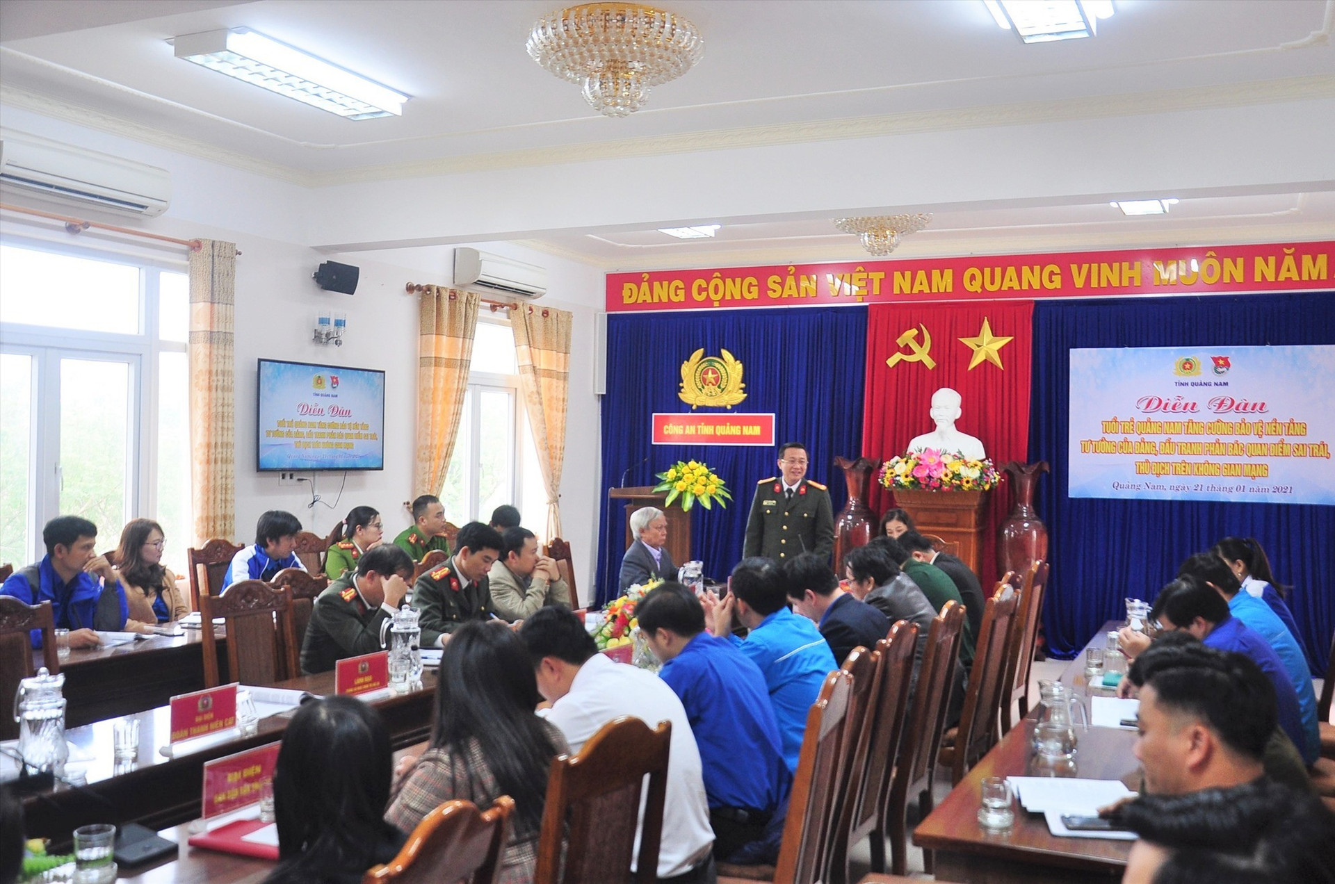 Thượng tá Nguyễn Thành Long - Phó Giám đốc Công an tỉnh phát biểu tại diễn đàn. Ảnh: V.ANH