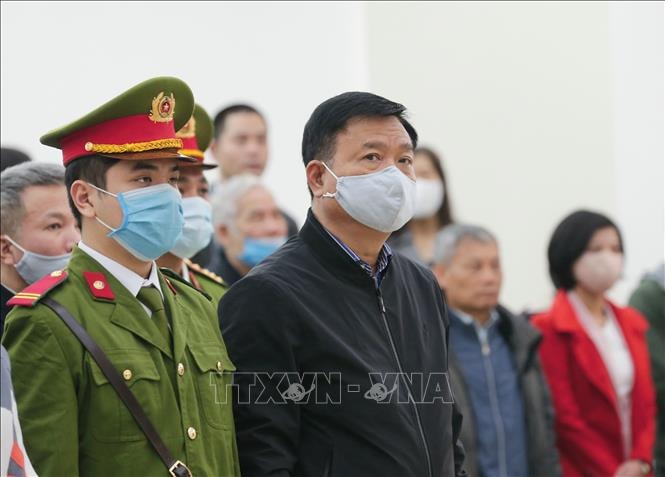 Bị cáo Đinh La Thăng, cựu Chủ tịch Hội đồng quản trị Tập đoàn Dầu khí Việt Nam (PVN) và đồng phạm tại phiên tòa. Ảnh: Doãn Tấn/TTXVN