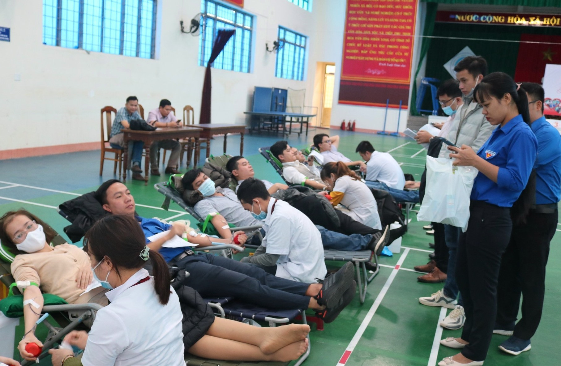 Bệnh viện Đa Khoa Trung ương Quảng Nam tiếp nhận được gần 110 đơn vị máu. Ảnh: L.C