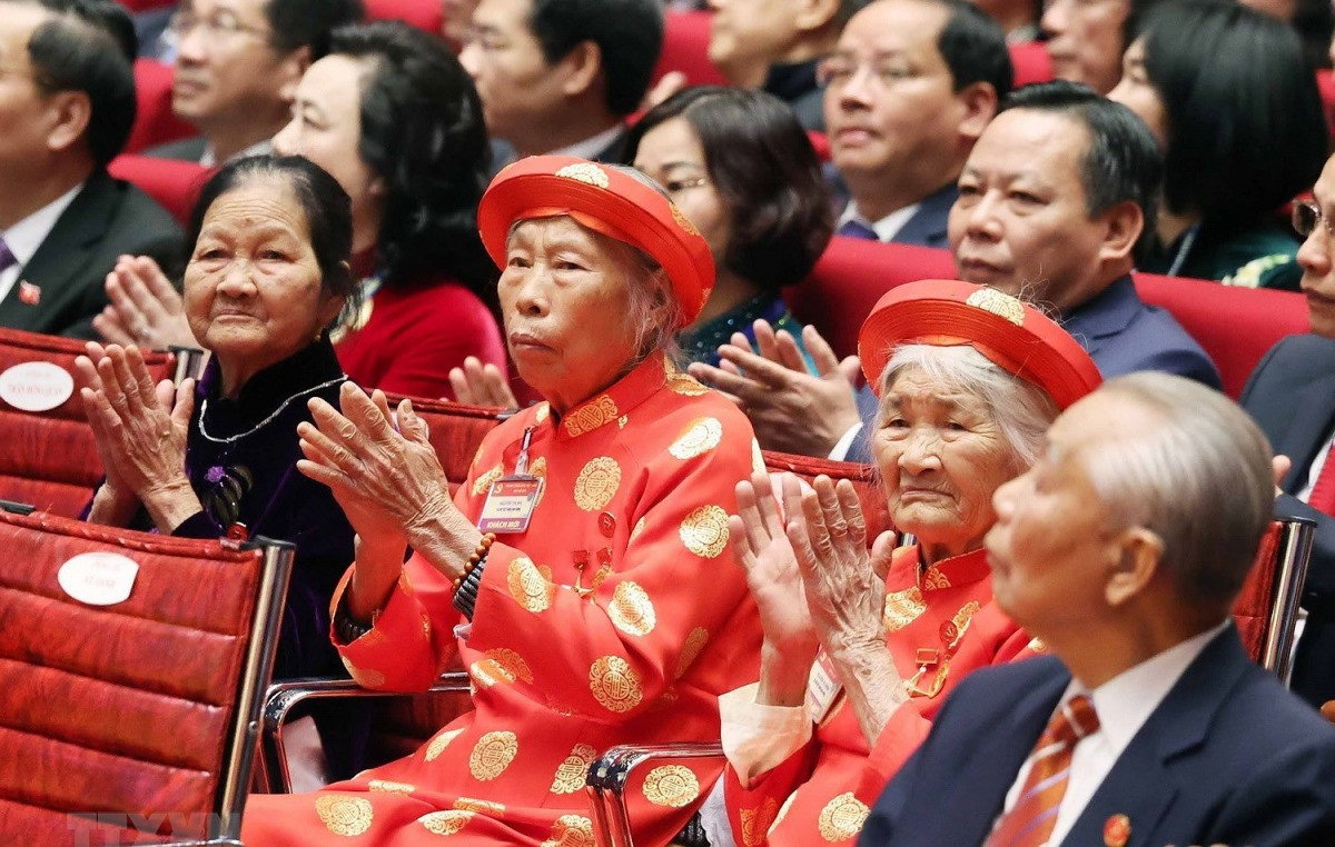 Các Mẹ Việt Nam Anh hùng là đại biểu khách mời dự phiên khai mạc Đại hội. (Ảnh: TTXVN)