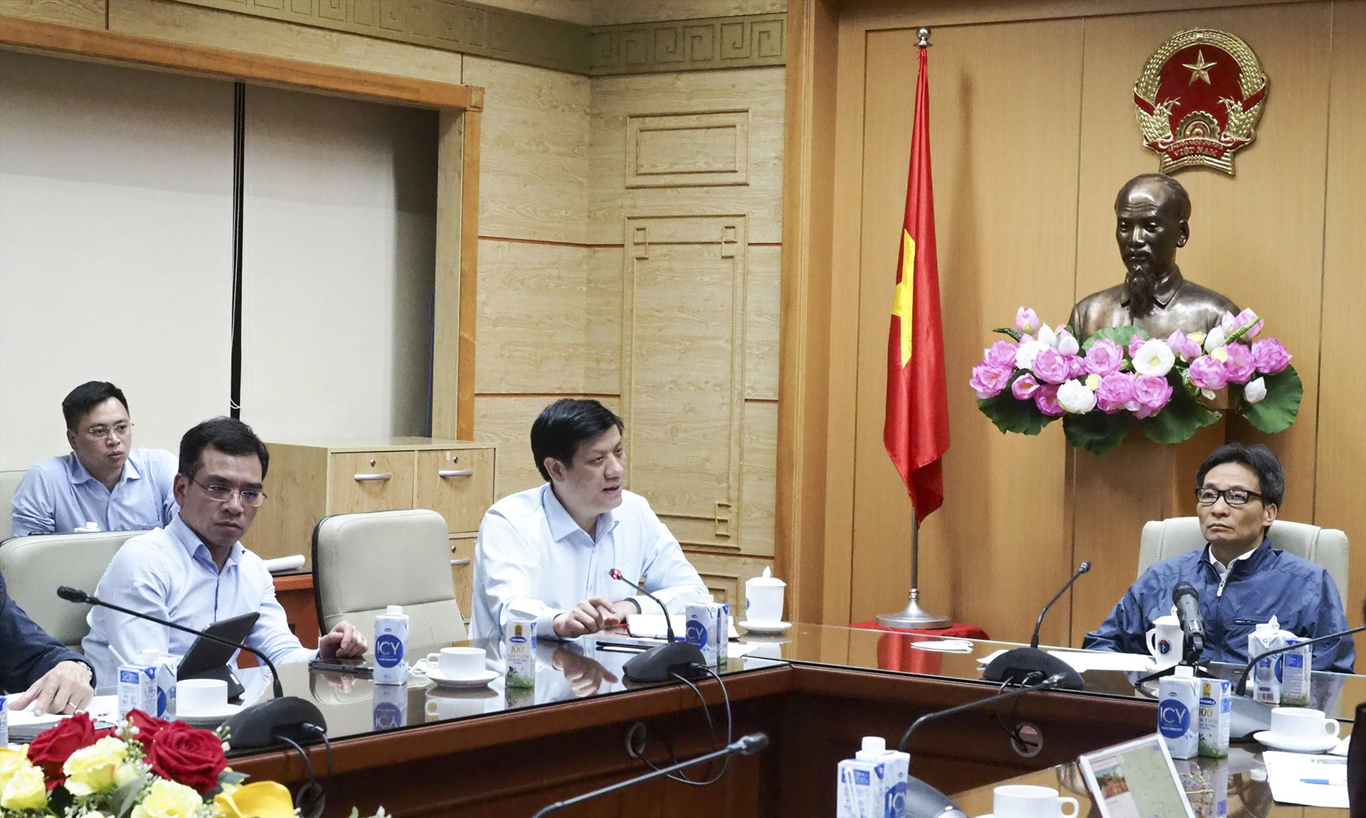 Bộ trưởng Bộ Y tế Nguyễn Thanh Long báo cáo tại cuộc họp Ảnh:Tuấn Anh