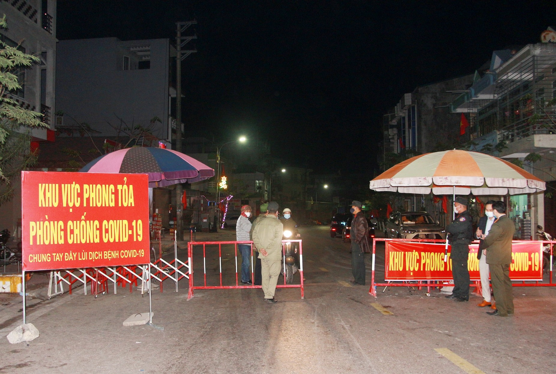 Chốt chặn kiểm soát dịch 24/24 tại huyện Vân Đồn, Quảng Ninh. Ảnh: Báo Quảng Ninh