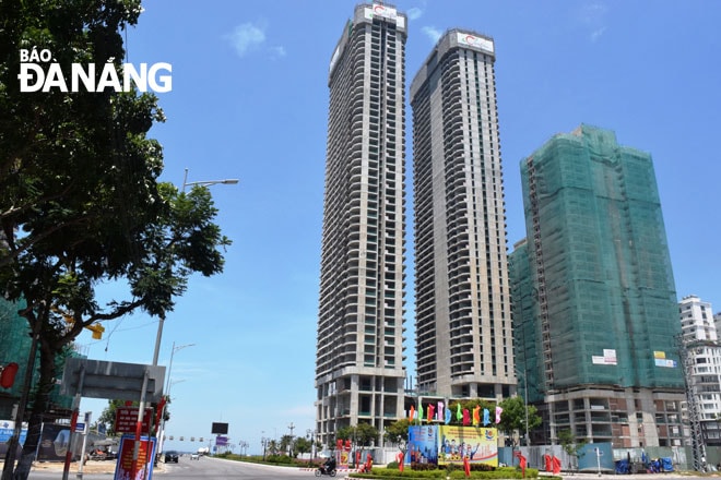 Chủ đầu tư dự án Khu phức hợp nhà ở, thương mại, dịch vụ, khách sạn Đà Nẵng Times Square đang chuyển đổi 2 công trình căn hộ khách sạn thành chung cư. Ảnh: NAM TRÂN