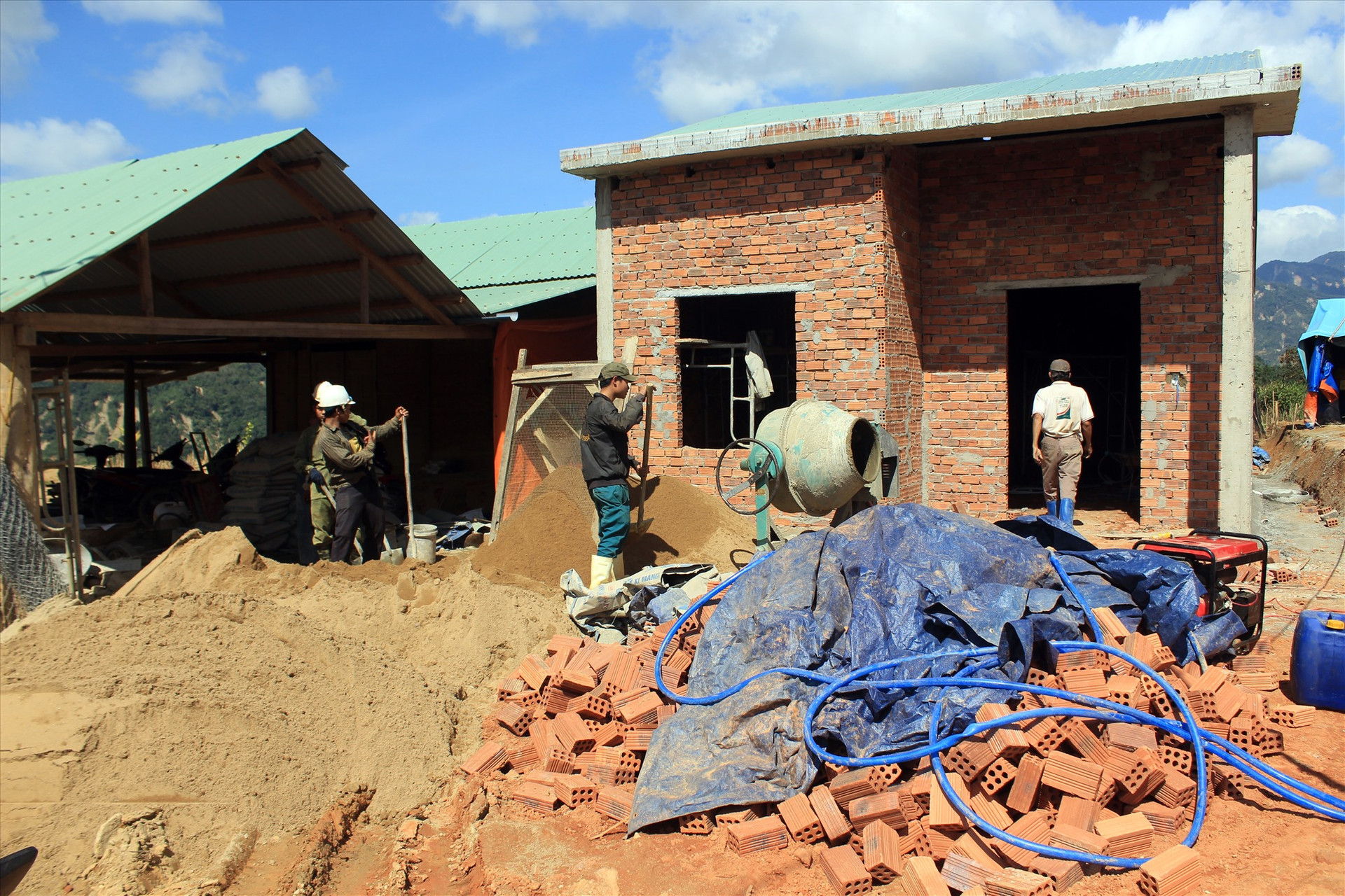 Trước Tết, có 4 gia đình bị thiệt hại hoàn toàn về nhà ở tại xã Phước Lộc được về nhà mới, khang trang, an toàn hơn. Ảnh: T.C