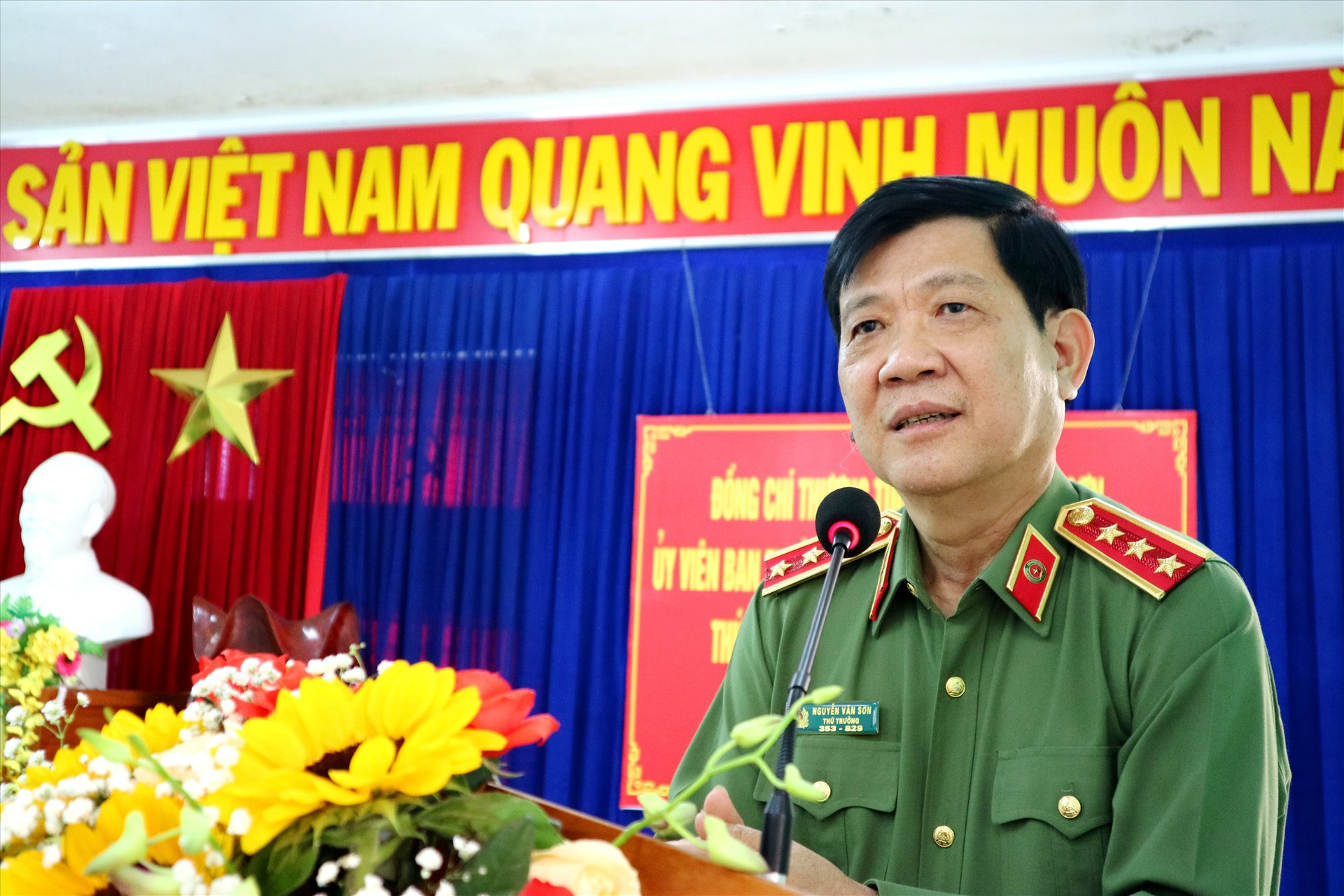 Thượng tướng Nguyễn Văn Sơn - Thứ trưởng Bộ công an phát biểu chỉ đạo tại buổi làm việc. Ảnh: A.N