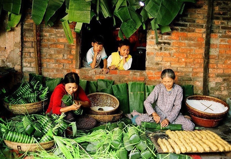 Gói bánh ngày tết.