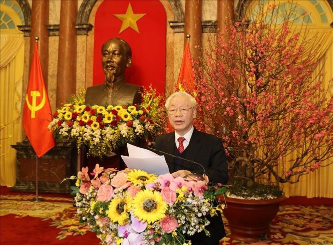 Tổng Bí thư, Chủ tịch nước Nguyễn Phú Trọng chúc Tết các đồng chí lãnh đạo và nguyên lãnh đạo Đảng, Nhà nước. Ảnh: Trí Dũng/TTXVN