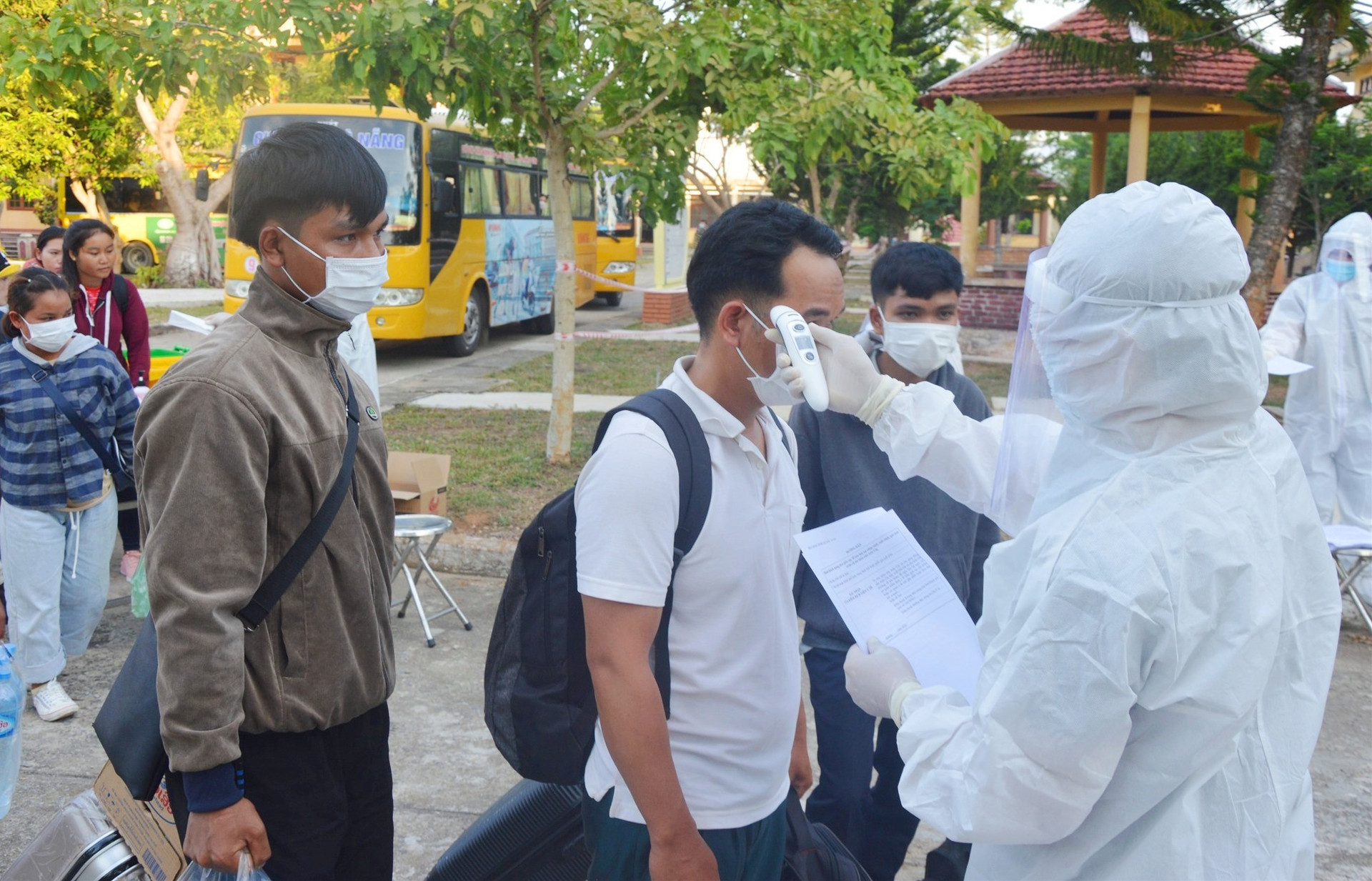 Quảng Nam yêu cầu người dân khai báo y tế trung thực khi trở về Quảng Nam.