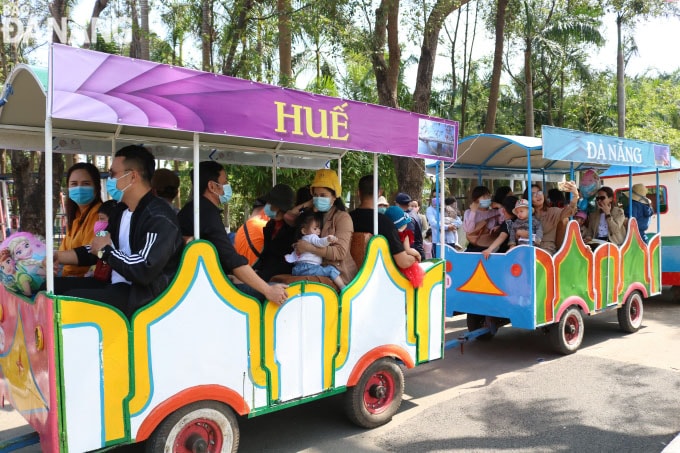 Các trò chơi ngoài trời được cho phép hoạt động phục vụ người dân tại Công viên 29-3. Ảnh: THU BÌNH.
