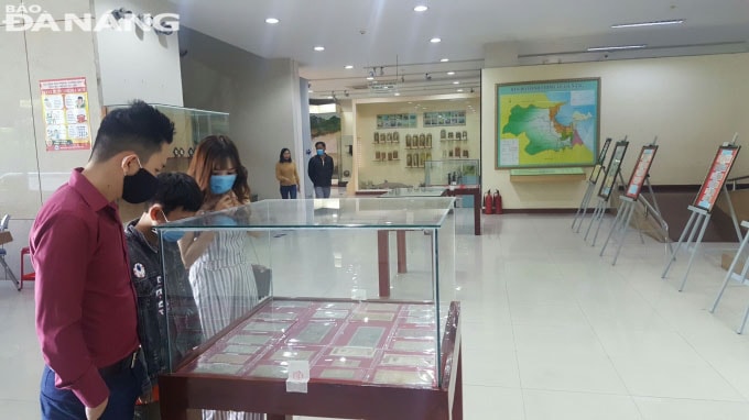 Bảo tàng Đà Nẵng được nhiều người đến tìm hiểu về lịch sử trong thời gian này. Ảnh: NGỌC HÀ.