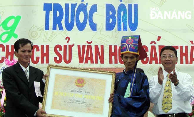 Đình Trước Bàu đã được xếp hạng Di tích lịch sử văn hóa cấp thành phố. Ảnh: V.T.L