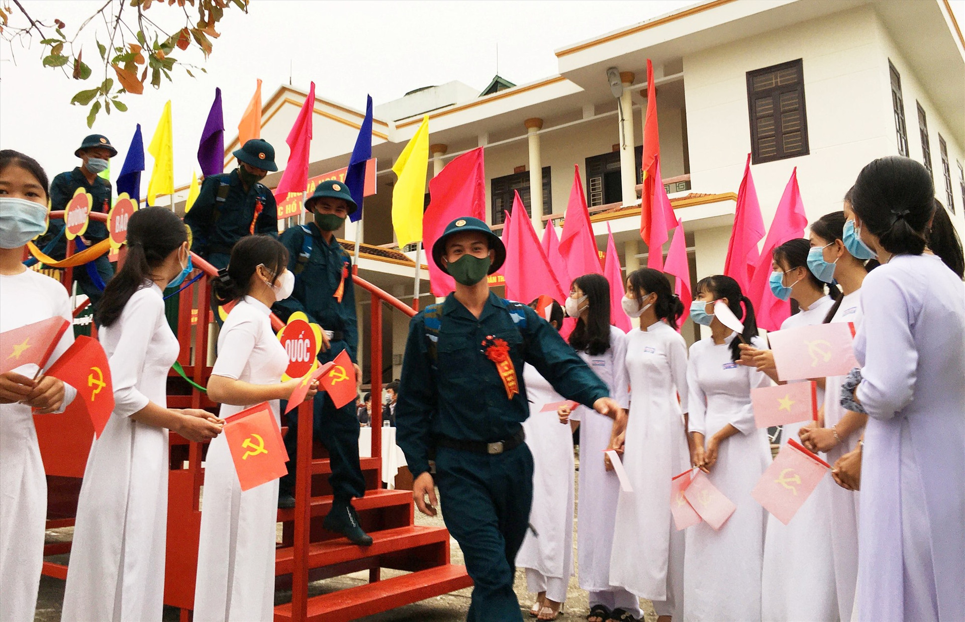Thanh niên Phú Ninh lên đường nhập ngũ. Ảnh: HẢI CHÂU