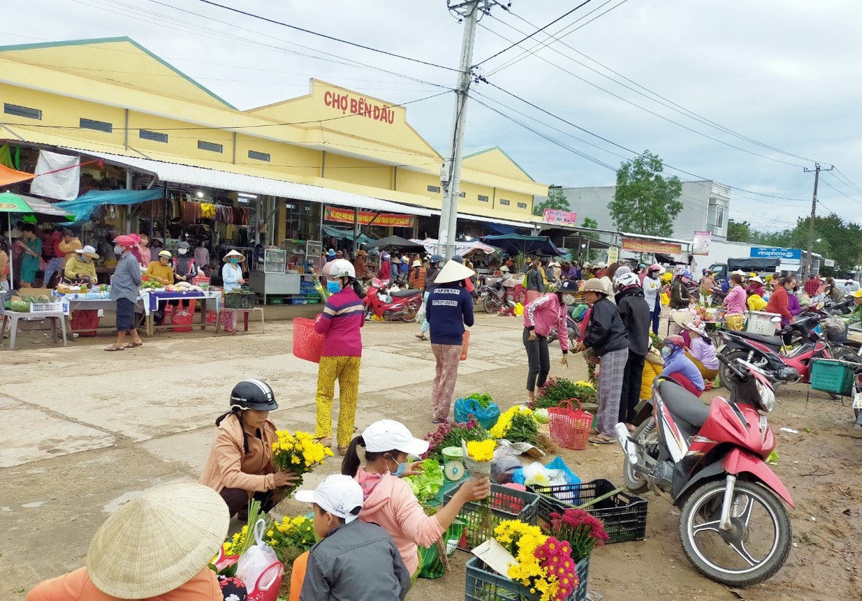 Chợ Bến Dầu. Ảnh: M.P