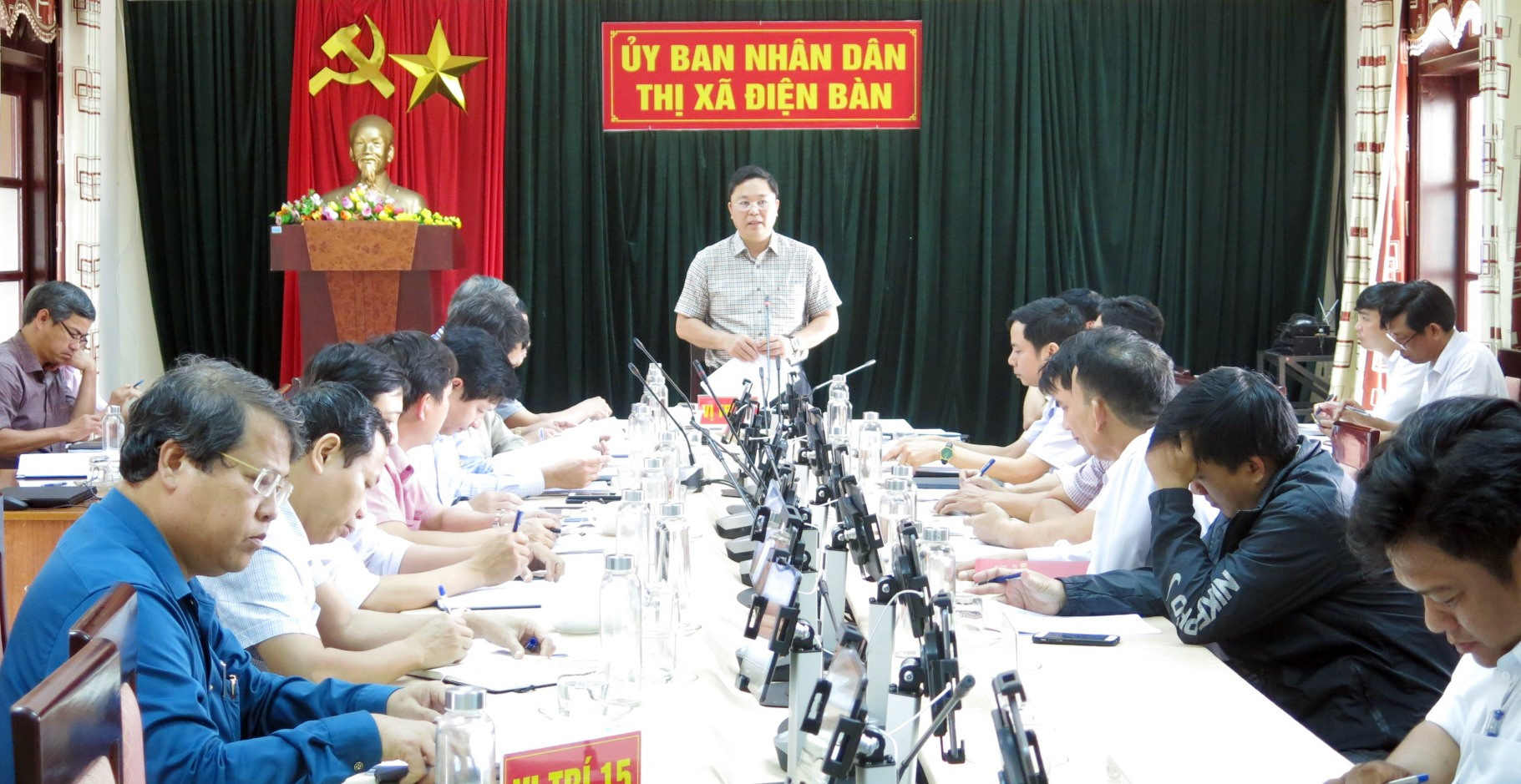 ...và chủ trì cuộc họp với thị xã Điện Bàn.