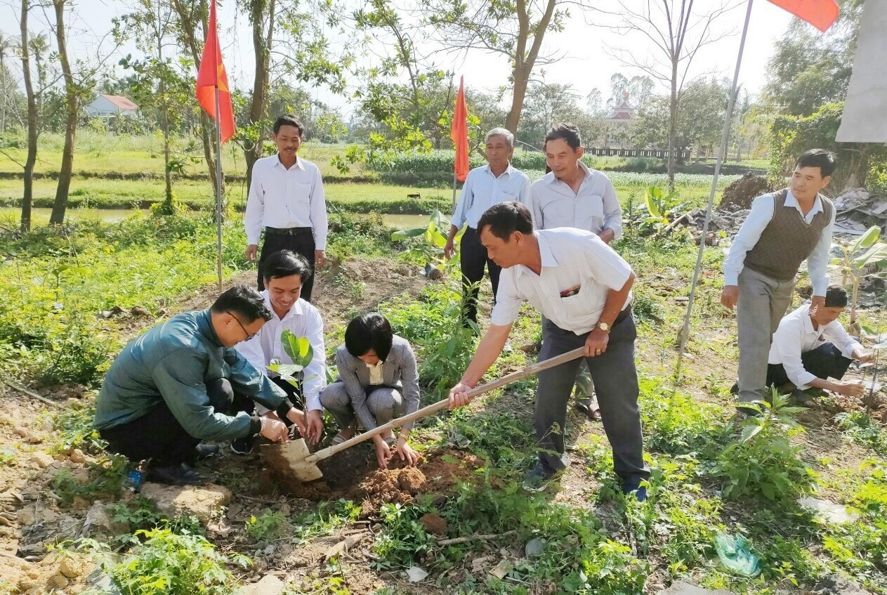 HND Điện Bàn phát động trồng 4000 cây ăn quả tại 20 cơ sở Hội. Ảnh: N.Trang