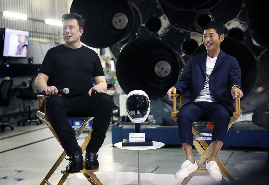 Tỷ phú Yusaku Maezawa trở nên nổi tiếng khi Elon Musk giới thiệu ông là khách hàng tư nhân đầu tiên trả tiền để du ngoạn quanh mặt trăng. Ảnh: The Star