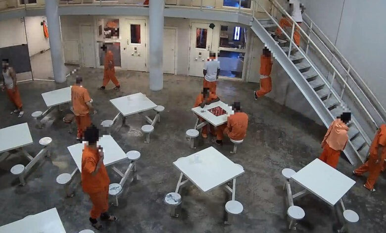 Cảnh sinh hoạt của các tù nhân nhà tù Quận Madison ở Huntsville, Alabama bị ghi lại. Ảnh: Bloomberg