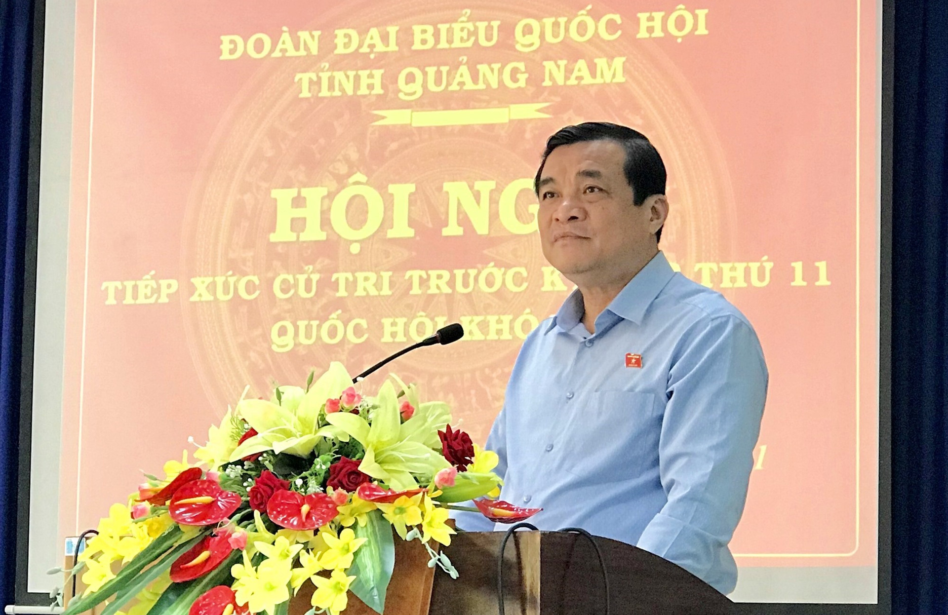 Bí thư Tỉnh ủy, Trưởng đoàn ĐBQH tỉnh Phan Việt Cường giải đáp kiến nghị của cử tri Cù Lao Chàm. Ảnh: Q.T