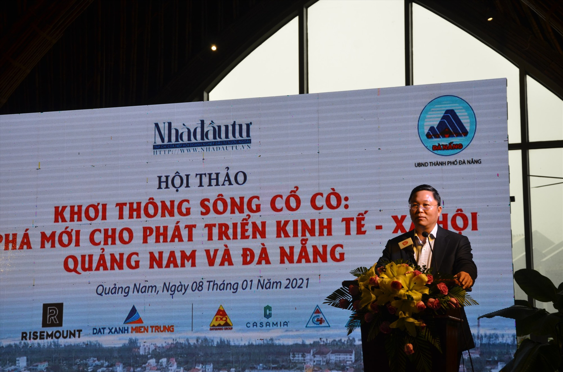 Chủ tịch UBND tỉnh Lê Trí Thanh phát biểu tại cuộc hội thảo về sông Cổ Cò diễn ra cuối năm 2020 tại Hội An. Ảnh: H.P