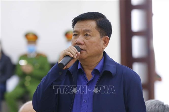 Bị cáo Đinh La Thăng khai báo trước Hội đồng xét xử. Ảnh: Doãn Tấn/TTXVN