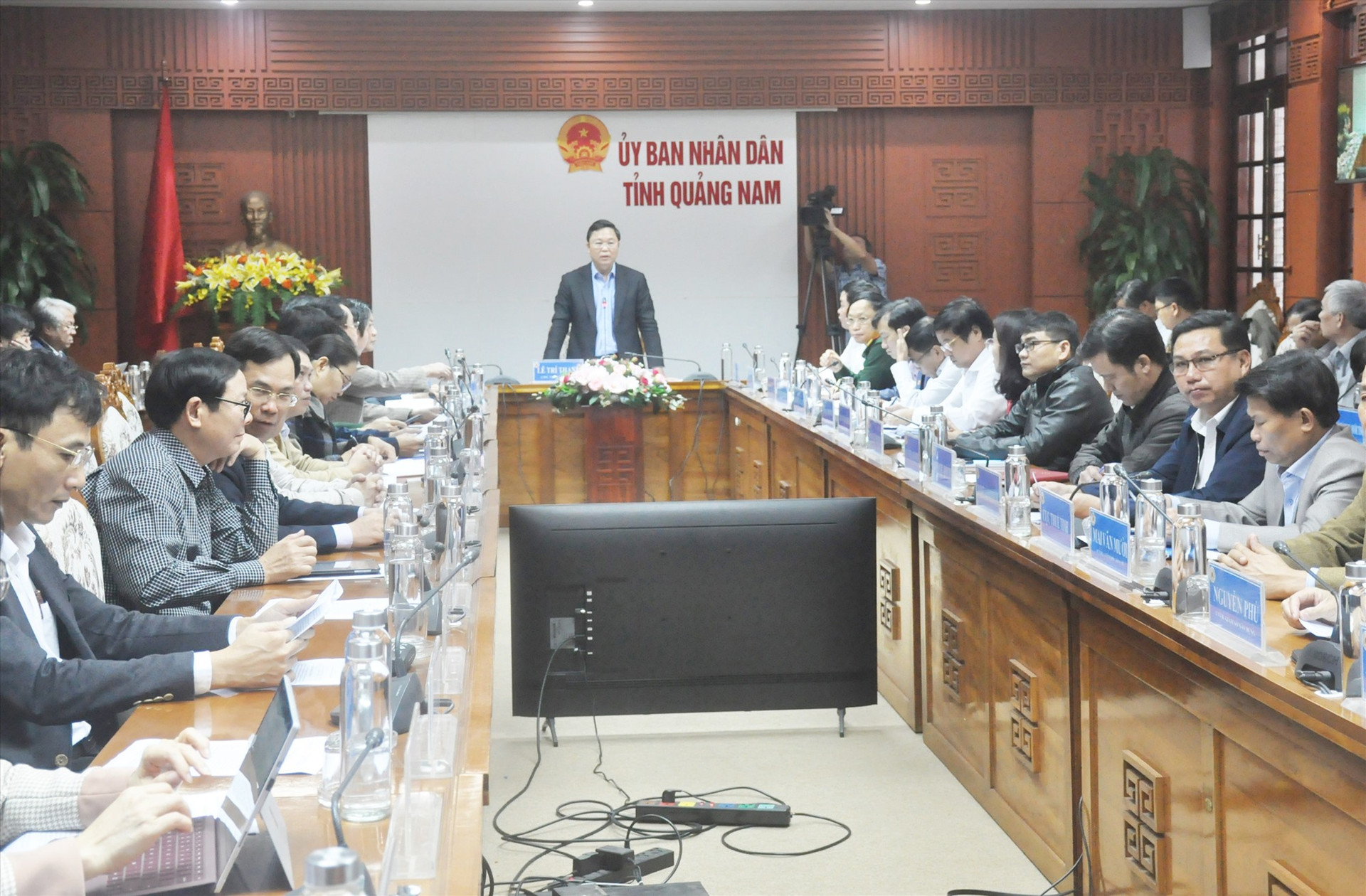 Chủ tịch UBND tỉnh Lê Trí Thanh chủ trì cuộc họp đánh giá kết quả thực hiện các mặt công tác năm 2020 của UBND tỉnh. Ảnh: N.Đ