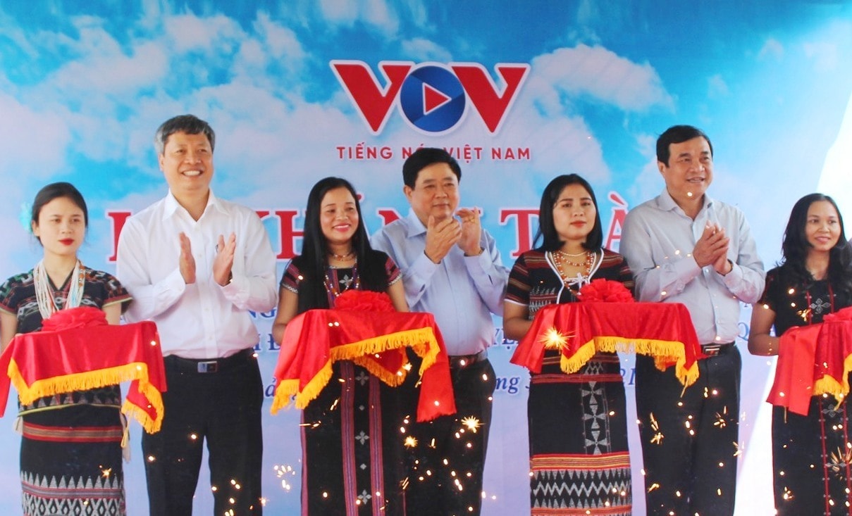 Bí thư Tỉnh ủy Phan Việt Cường, Tổng Giám đốc Đài TNVN Nguyễn Thế Kỷ cùng lãnh đạo Đài TNVN, tỉnh Quảng Nam đã cắt băng khánh thành, bấm nút khởi lệnh phát sóng Quốc gia phục vụ đồng bào các dân tộc Quảng Nam và các địa phương lân cận.